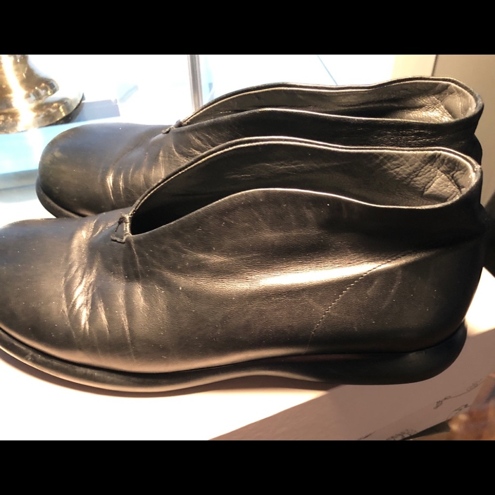LEATHER SHOES